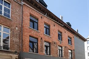 Two-bedroom Apartment by the River