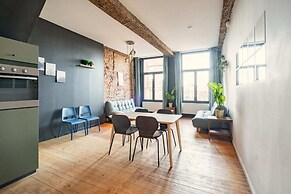 Two-bedroom Apartment by the River