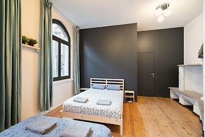 Two-bedroom Apartment by the River