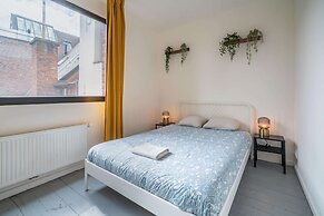Two-bedroom Apartment by the River