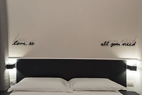 Five Boutique Rooms - Camera 1