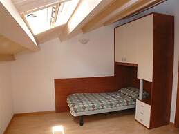 Olive Orchard Gardened Apartment With Shared Pool