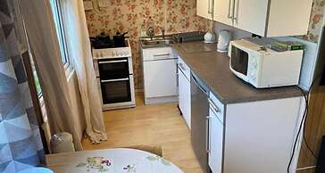 Cabin Sleeps 4 With Parking