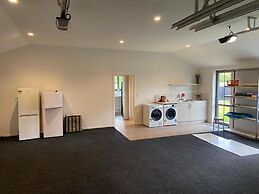 Red Tussock Motel