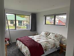 Red Tussock Motel