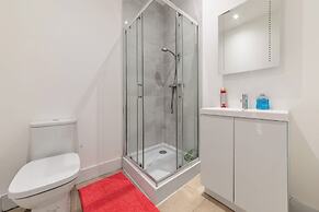 Central - Sleeps 2 - Near Transport - Parking