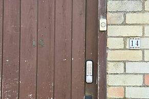 Studio - Parking - Garden - Wifi - Sleeps 2