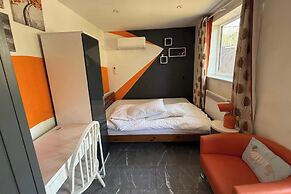 Studio - Parking - Garden - Wifi - Sleeps 2