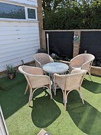 Bungalow Sleeps 4 With Parking