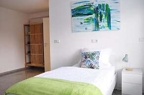N37-modern eingerichtete Zimmer