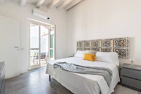 Ballarò Duplex with Terrace by Wonderful Italy