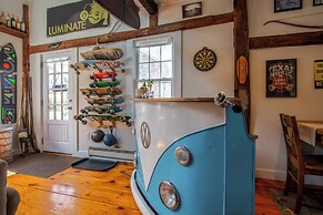 Ping-pong & Fire Pit! Renovated Marshfield Cottage