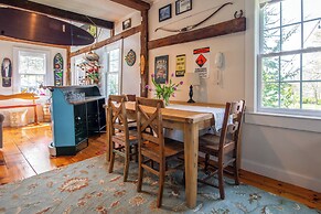 Ping-pong & Fire Pit! Renovated Marshfield Cottage