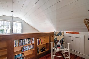 Ping-pong & Fire Pit! Renovated Marshfield Cottage