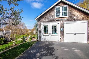 Ping-pong & Fire Pit! Renovated Marshfield Cottage