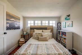 Ping-pong & Fire Pit! Renovated Marshfield Cottage