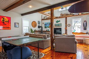 Ping-pong & Fire Pit! Renovated Marshfield Cottage