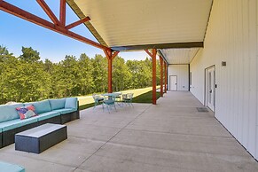Spacious Barndominium Near Branson w/ Game Rooms