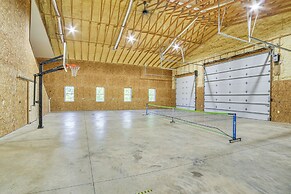 Spacious Barndominium Near Branson w/ Game Rooms