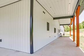 Spacious Barndominium Near Branson w/ Game Rooms