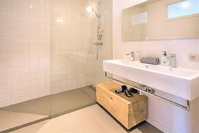 Spacious Stay for 9 in Antwerp