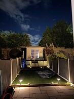 2 Bedroom With Electric Charging and Parking