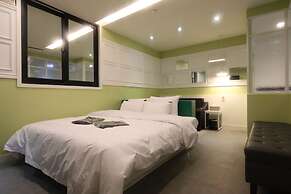 Hotel Kkulbam Stay