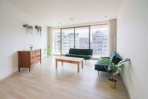 Exquisite Apartment With Cityview Balcony