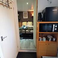 Le Hub Roundhay Sleeps 2 With Garden Room