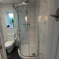 Le Hub Roundhay Sleeps 2 With Garden Room