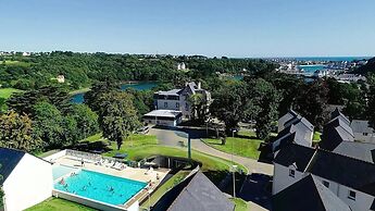 Spacious Coastal Duplex Cottage for 8