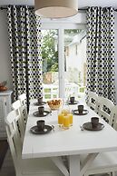 Spacious Coastal Duplex Cottage for 8
