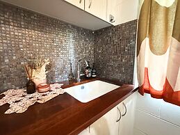 The Tides - 70s Seaside Bungalow