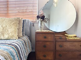 The Tides - 70s Seaside Bungalow