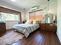 The Tides - 70s Seaside Bungalow