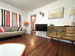 The Tides - 70s Seaside Bungalow