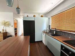 The Tides - 70s Seaside Bungalow