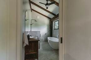 The Treehouse Rainforest Home w Pool