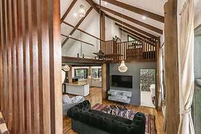 The Treehouse Rainforest Home w Pool
