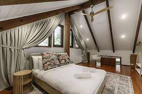The Treehouse Rainforest Home w Pool