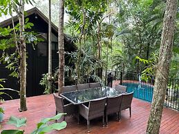 The Treehouse Rainforest Home w Pool
