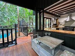 The Treehouse Rainforest Home w Pool
