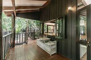 The Treehouse Rainforest Home w Pool