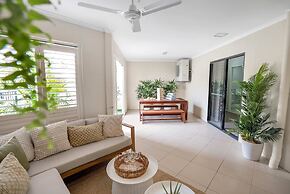 Spacious Retreat With Courtyard Resort Pool