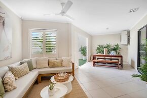 Spacious Retreat With Courtyard Resort Pool