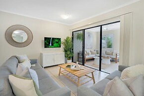 Spacious Retreat With Courtyard Resort Pool