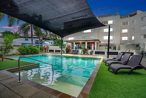Spacious Retreat With Courtyard Resort Pool