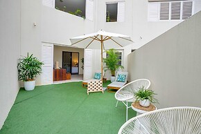 Spacious Retreat With Courtyard Resort Pool