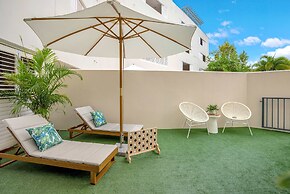 Spacious Retreat With Courtyard Resort Pool