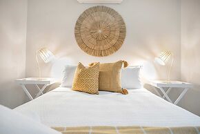 Spacious Retreat With Courtyard Resort Pool
